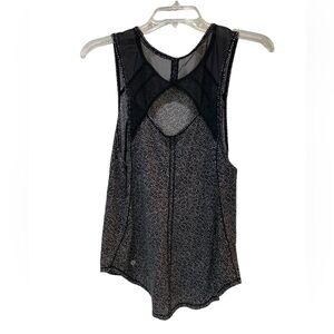 Lululemon black athletic freckle flower sculpt tank top size 6 shirt